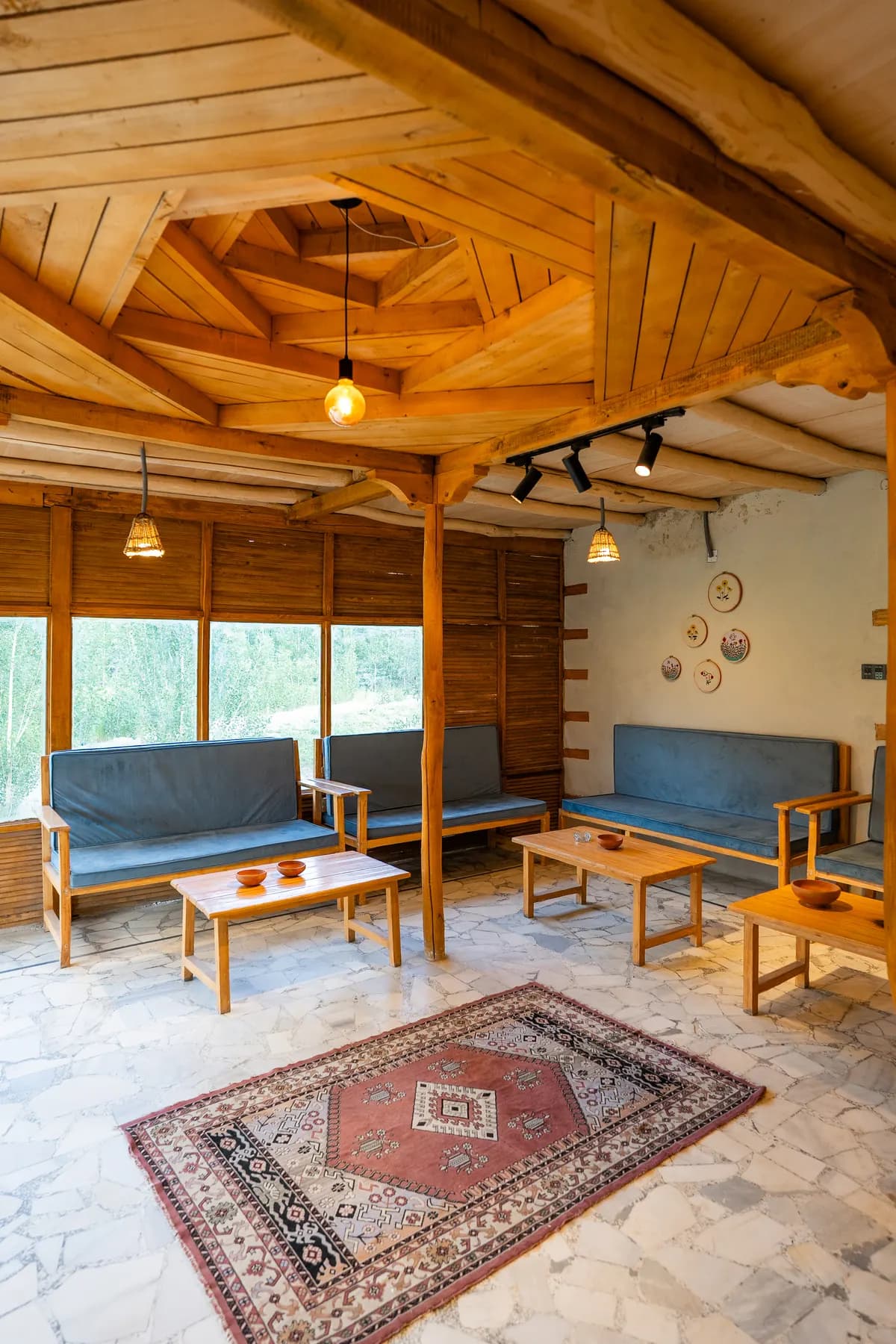 The sitting room under poplar beams